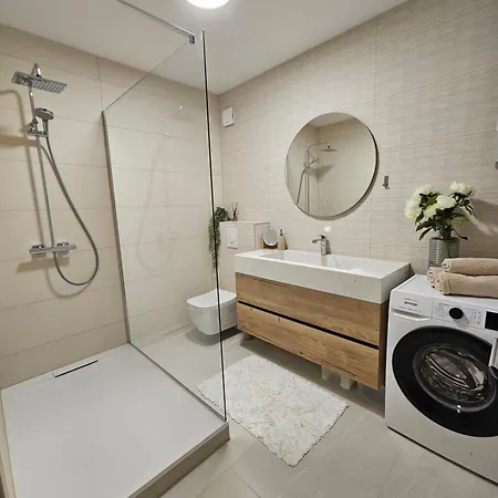 Sunny Side Apartment *