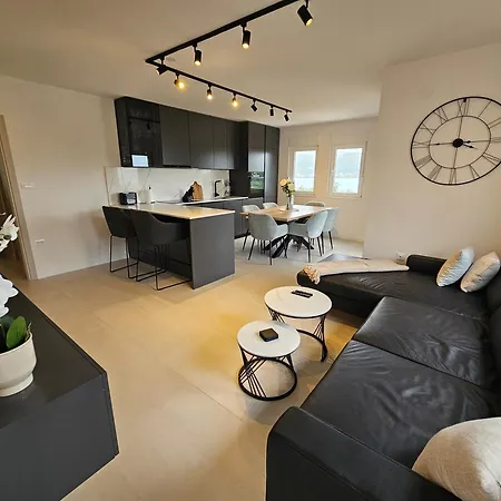 Sunny Side 아파트 트로기르